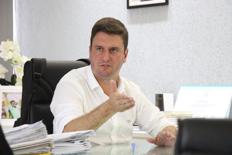 Prefeito Thomé anuncia abertura de licitação para revitalização da Estrada Blumenau